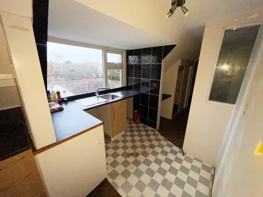 Lot: 75 - FLAT FOR IMPROVEMENT/COMPLETION - Top floor kitchen with window